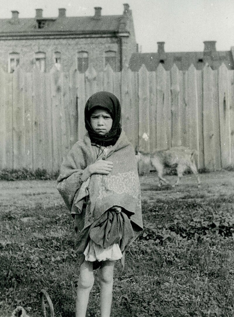 05 Famine Kharkov girl and goat 1933